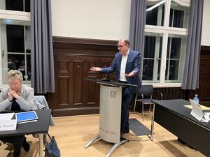 Bild vergr&ouml;&szlig;ern: Erik Homann w&auml;hrend seiner Haushaltsrede.
