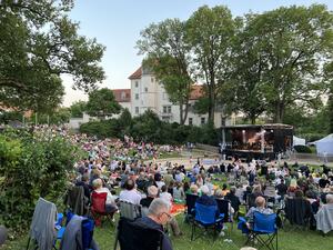 Bild vergr&ouml;&szlig;ern: Open Air am blauen Auge