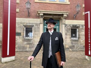 Bild vergr&ouml;&szlig;ern: Stadtf&uuml;hrer Stephan Bl&ouml;&szlig; alias Dr. WIlly M&ouml;nch.