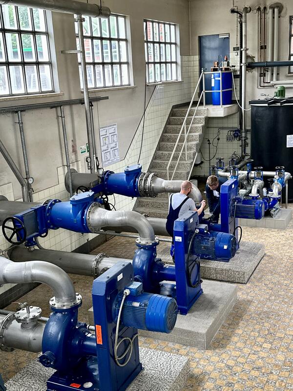 Bild vergr&ouml;&szlig;ern: Die Pumpen in der Kl&auml;ranlage sind gewaltig