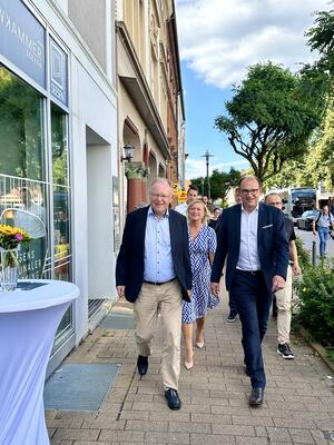 Bild vergr&ouml;&szlig;ern: Ministerpr&auml;sident Stephan Weil zu Besuch in der Sehusa Stadt