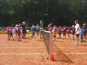 Bild vergr&ouml;&szlig;ern: Tenniscamp Ferienpass