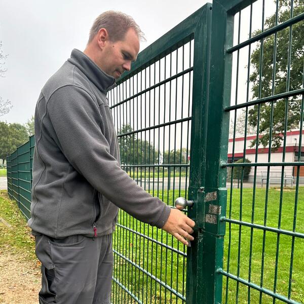Bild vergr&ouml;&szlig;ern: Vandalismus Grundschule Rh&uuml;den2