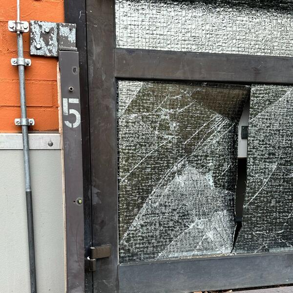 Bild vergr&ouml;&szlig;ern: Vandalismus Grundschule Rh&uuml;den3