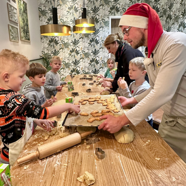 Bild vergr&ouml;&szlig;ern: Kita Spottberg backen1