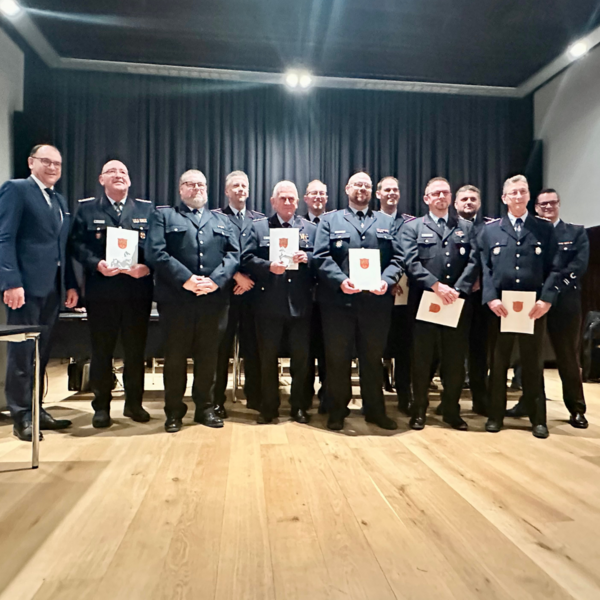 Bild vergr&ouml;&szlig;ern: Feuerwehr Gruppenfoto
