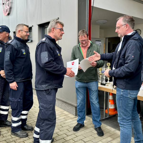 Bild vergr&ouml;&szlig;ern: Hochwasser-Ehrennadel9
