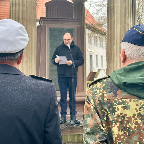Bild vergr&ouml;&szlig;ern: Volkstrauertag (1)
