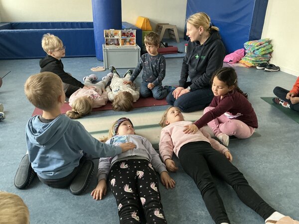 Bild vergr&ouml;&szlig;ern: Ersthelfer Kita Rh&uuml;den (3)