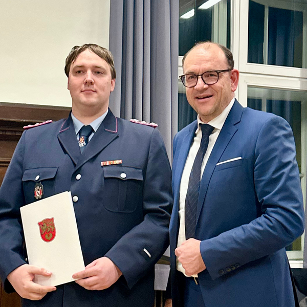 Bild vergr&ouml;&szlig;ern: Rat Ehrung Ernennung Feuerwehr (4)