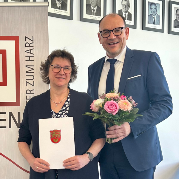 Bild vergr&ouml;&szlig;ern: Jubil&auml;um Andrea Wolf und Martina Hallmich (1)
