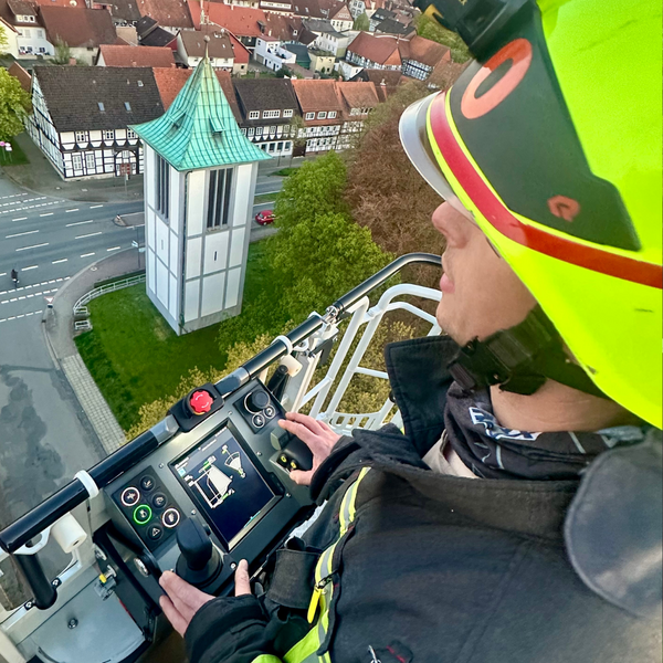 Bild vergr&ouml;&szlig;ern: Drehleiter (4)