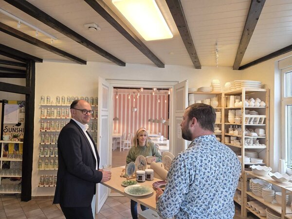 Bild vergr&ouml;&szlig;ern: Gespr&auml;ch mit G&ouml;ckes und Erik Homann im Kreativ-Eck
