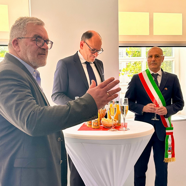 Bild vergr&ouml;&szlig;ern: Erneuerung Partnerschaft Montecorvino (1)