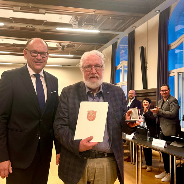 Bild vergr&ouml;&szlig;ern: Ehrenmedaille Dr. Frassl